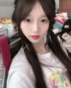 清纯型小萝莉听话