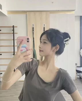 颜值在线小萌妹刚出卫校毕业出来