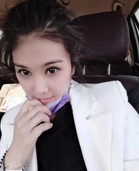 身材不错，态度很好，技术过硬，有道具可玩