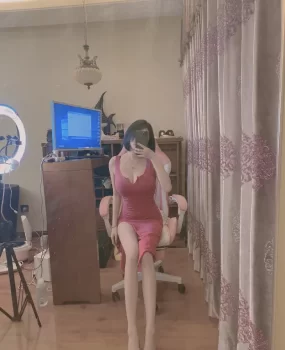 巨乳少女在线求爱 骚b流水瘙痒难耐